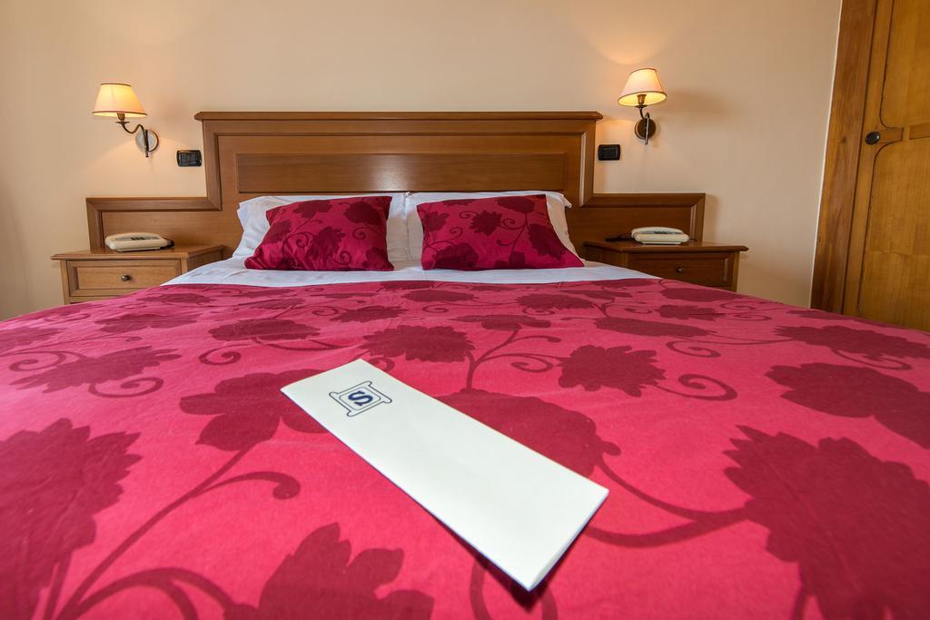 Albergo Scalzone กัสเตลโวลตูร์โน ภายนอก รูปภาพ