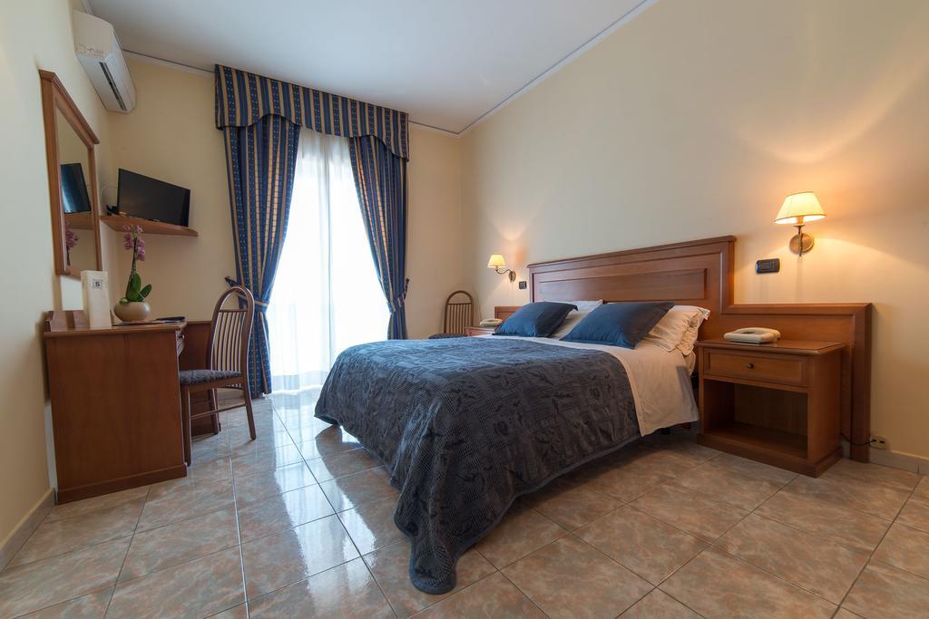 Albergo Scalzone กัสเตลโวลตูร์โน ภายนอก รูปภาพ
