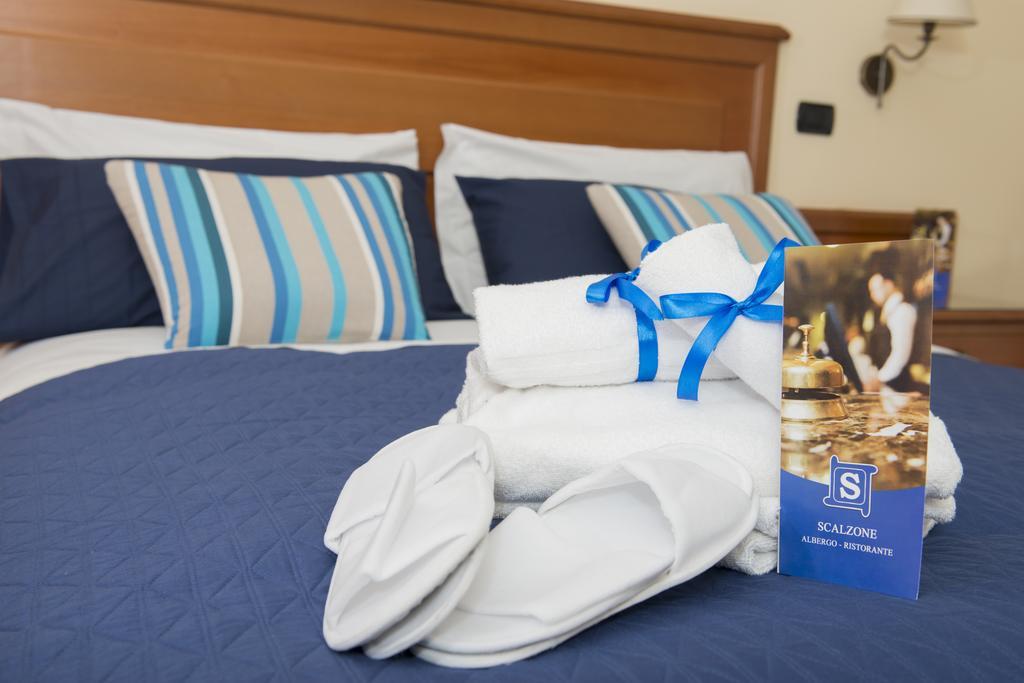 Albergo Scalzone กัสเตลโวลตูร์โน ภายนอก รูปภาพ