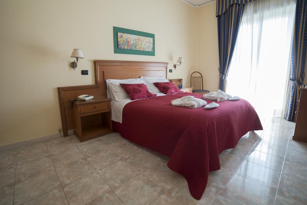 Albergo Scalzone กัสเตลโวลตูร์โน ภายนอก รูปภาพ